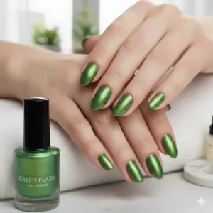 Image illustrating the long-lasting, chip-resistant wear of the green flash formula after several days.