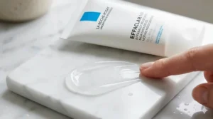 A close-up smear of a clear, lightweight gel moisturizer, showing its non-greasy and fast-absorbing texture for oily skin.