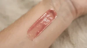 Swatch of a moisturizing liquid highlighter for dry skin showing its gel-like texture.